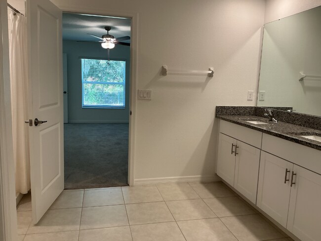 Building Photo - Spacious 4BR Single-Story in Lakeland