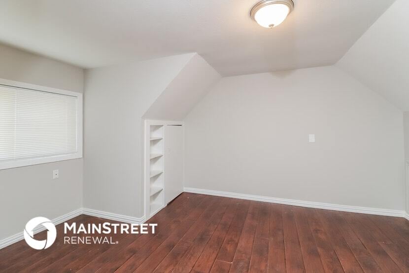 Building Photo - 161 E Shore Dr