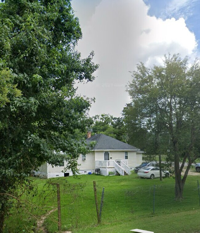 Building Photo - 676 Buckley St