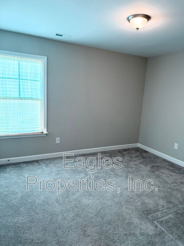 Building Photo - 117 Kenbridge Ln