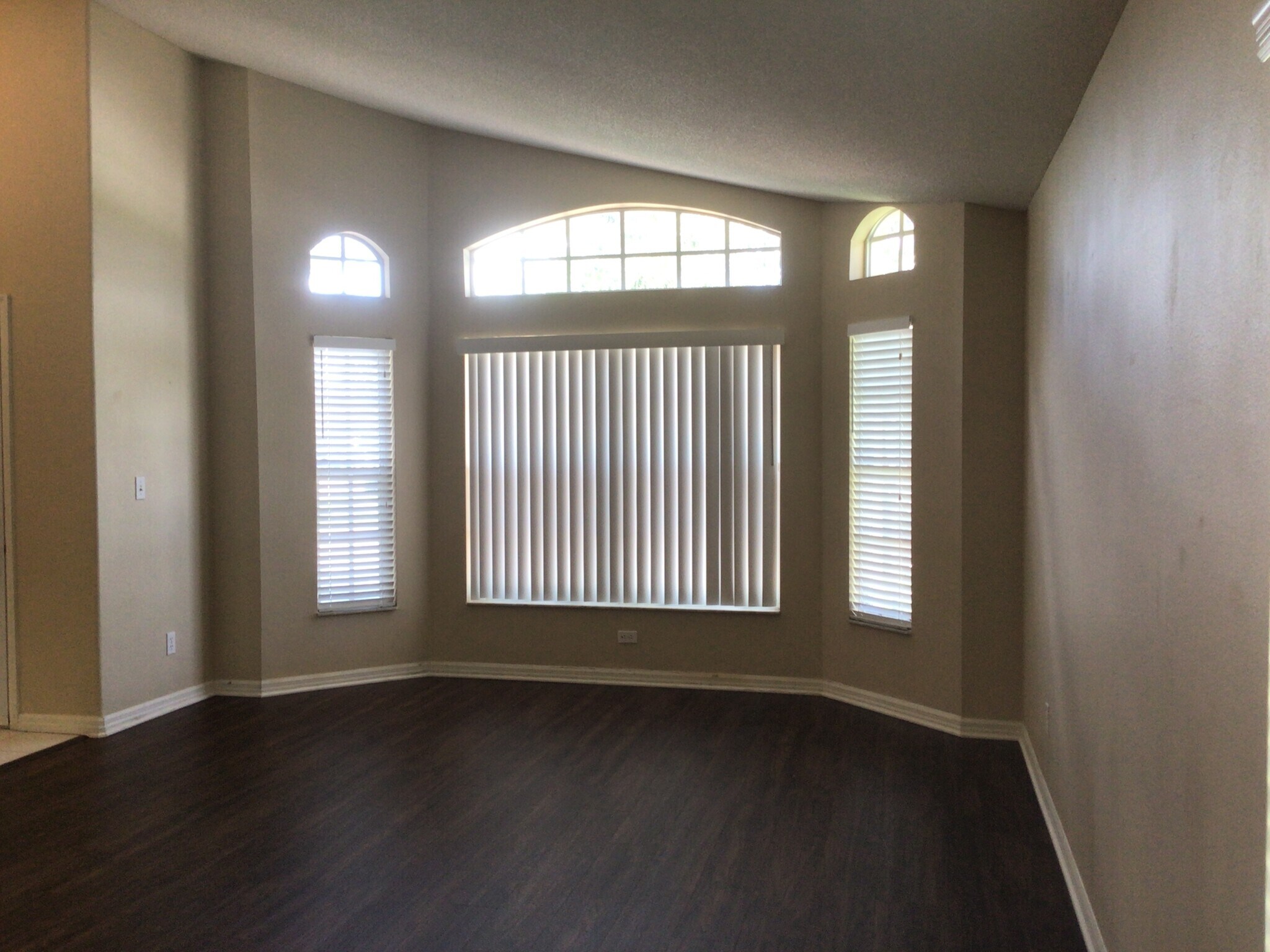 Building Photo - 1353 Crimson Clover Ln