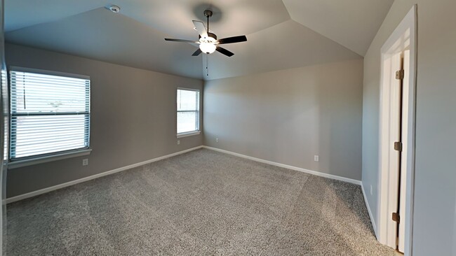 Building Photo - Very nice 3 Bedroom, 2 Bathroom 2 Car gara...
