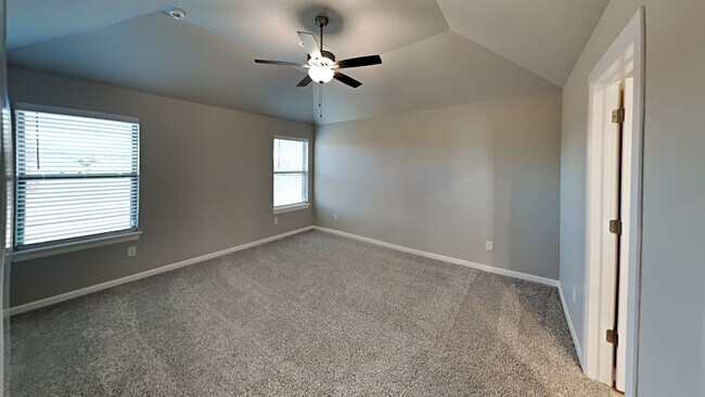 Building Photo - Very nice 3 Bedroom, 2 Bathroom 2 Car garage with Storm Shelter in East Edmond