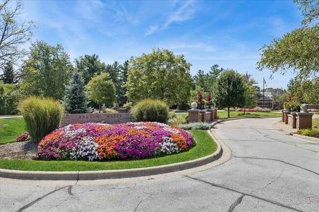 Building Photo - 9200 Falling Waters Dr W