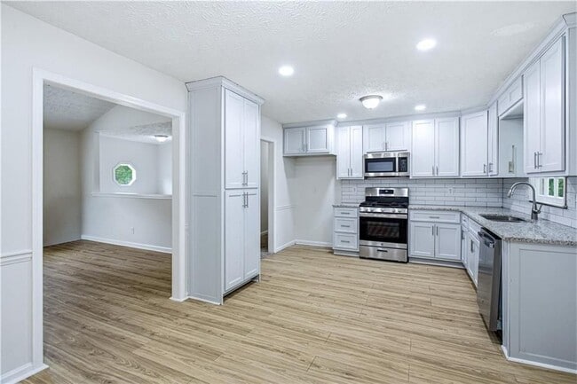 Building Photo - 1600 Sugar Plum Dr SW