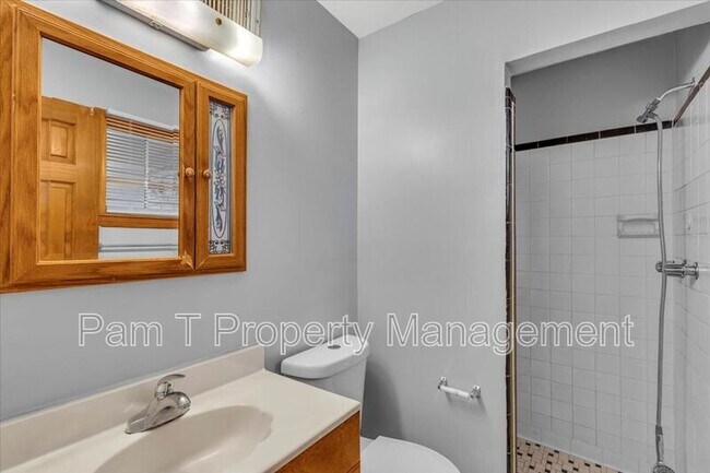 Building Photo - 15 Vineyard Dr