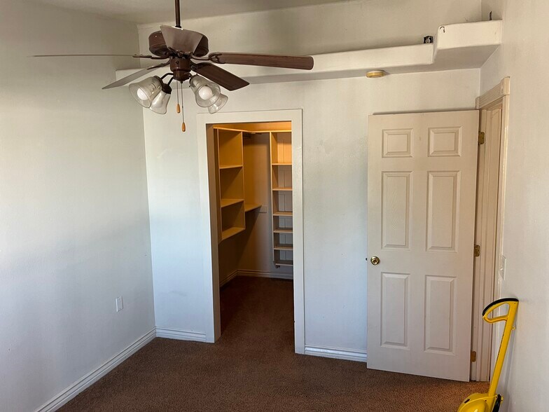 Building Photo - 509 N 200 W