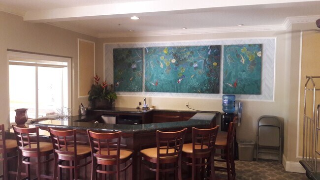 Building Photo - Annual unfurnished luxury 3/2 condo downtown Sarasota overlooking a park!