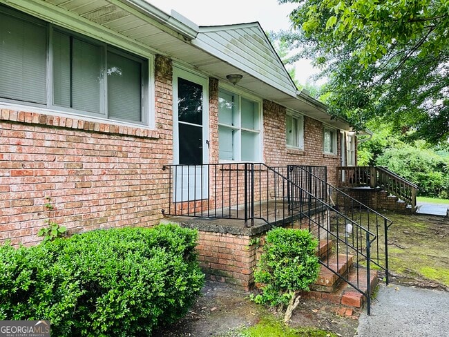 Building Photo - 6100 E Fayetteville Dr