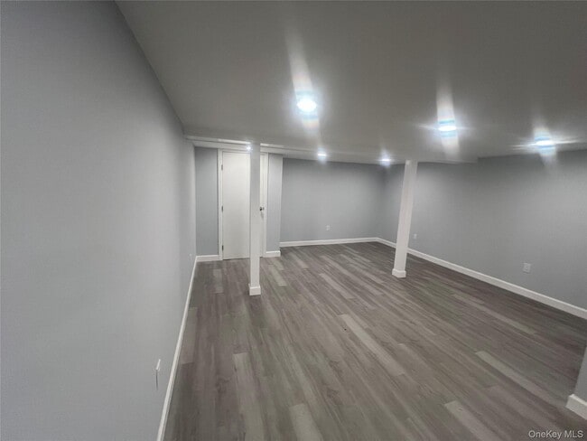 Building Photo - 165 Lynbrook Dr