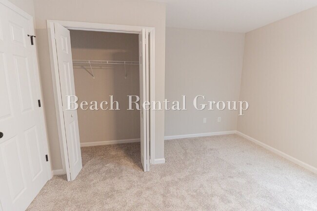 Building Photo - 4 Bedroom in Loris with Screened Patio