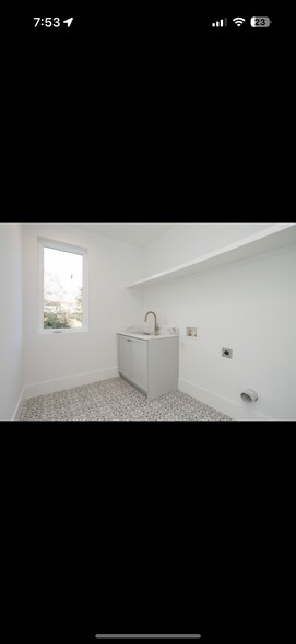 Building Photo - 113 McCall St