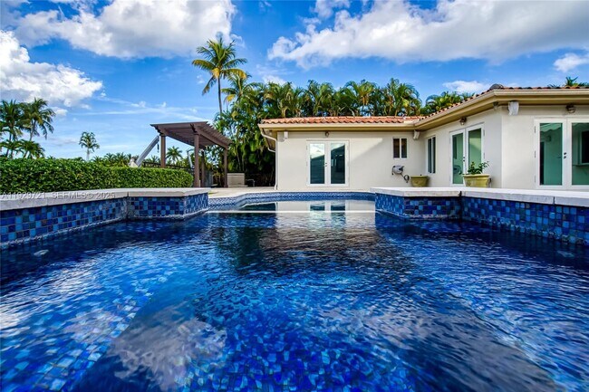 Building Photo - 2085 Ixora Rd