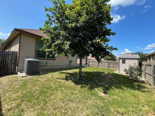 Building Photo - Beautiful 3 bedroom/2 bath in Legend Point!