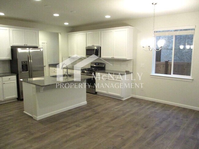 Building Photo - 3 Bedroom, 2.5 Bathroom Andasio Villiage Home in Port Orchard