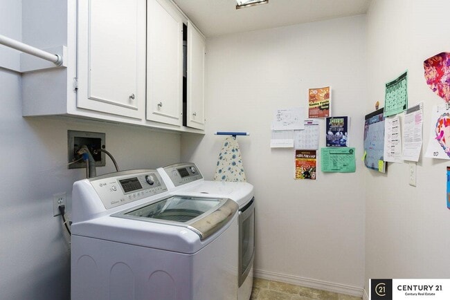 Building Photo - 845 Hidden Hills Dr