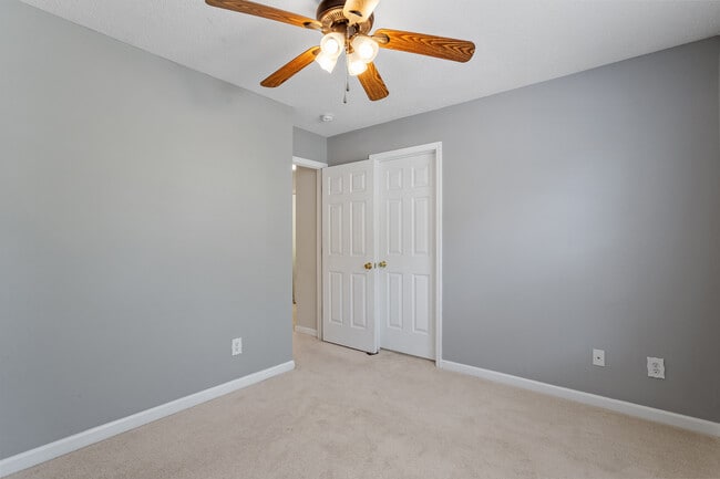 Building Photo - 1 Edgebrook Cir