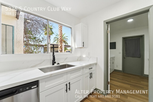 Building Photo - 5336 S Country Club Way