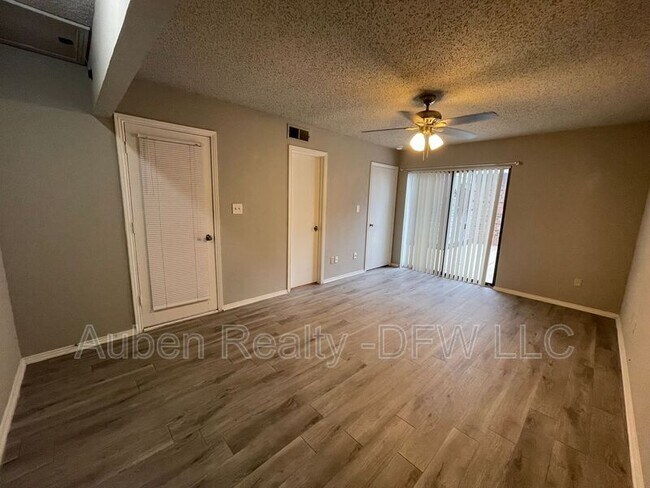 Building Photo - 602 Bellaire Dr