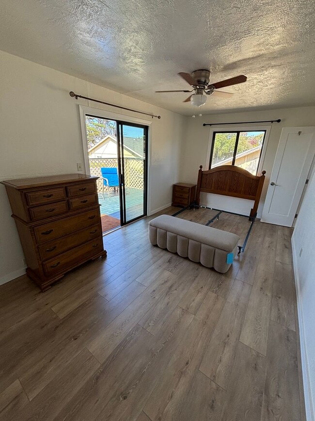 Building Photo - Furnished Spacious 1 Bedroom / 1 Bath Uppe...