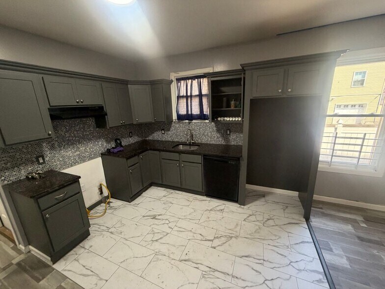 Building Photo - 131 Huntington Terrace