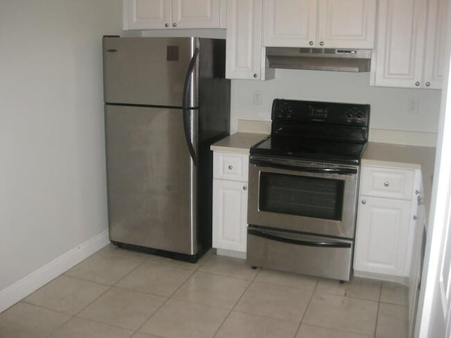 Building Photo - 711 N Pine Island Rd