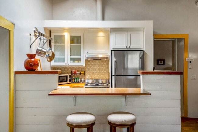 Building Photo - 573 W San Francisco St