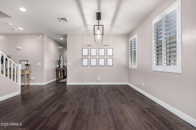 Building Photo - 2510 E Fawn Dr
