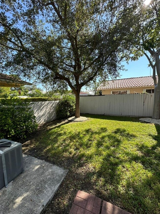 Building Photo - 2772 SW 31st Ct