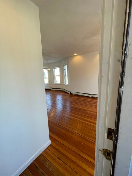 Building Photo - 58 Mansfield St