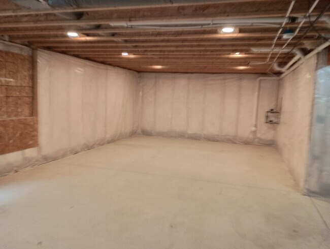 Building Photo - Spacious 3 Bedroom 2.5 Bathroom Home for Rent
