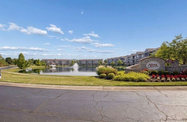 Building Photo - MAINEVILLE - Open concept 2 bed 2 bath condo