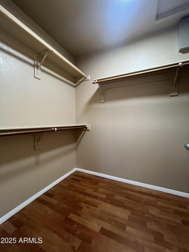 Building Photo - 3101 E Siesta Ln