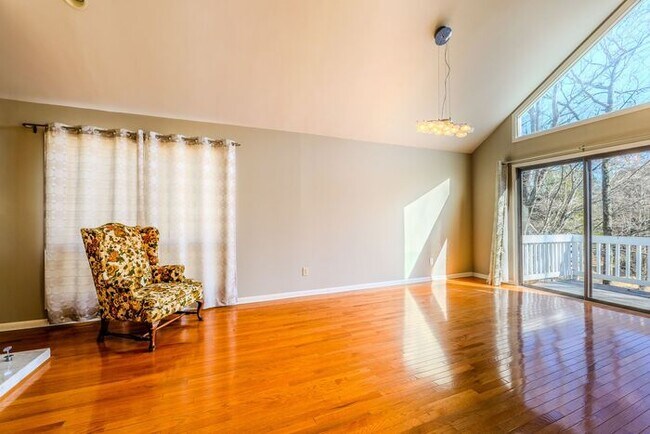 Building Photo - 4518 Club House Dr