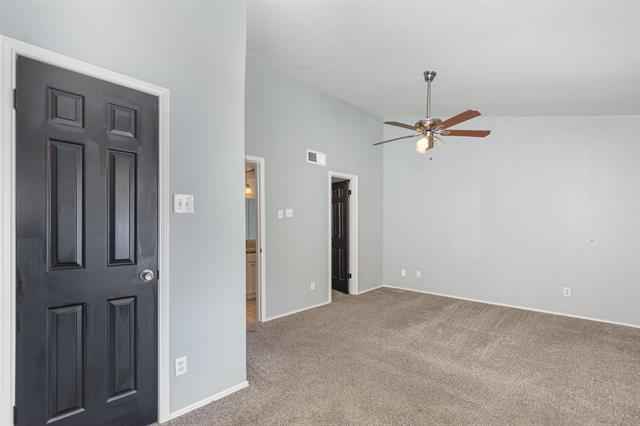 Building Photo - 8750 Park Ln