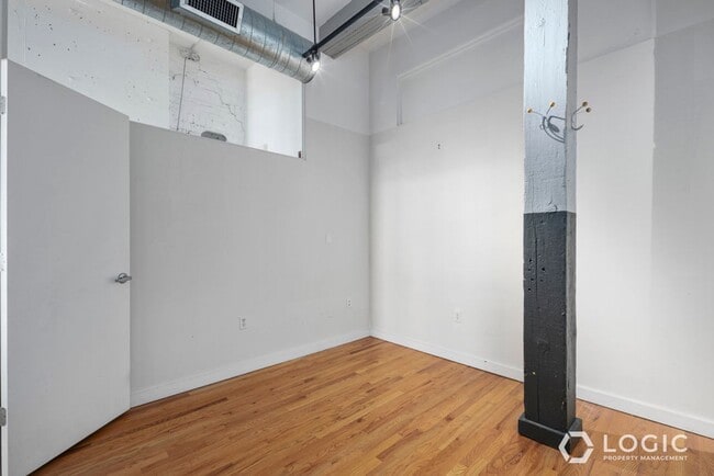 Building Photo - 159 W Broadway-304