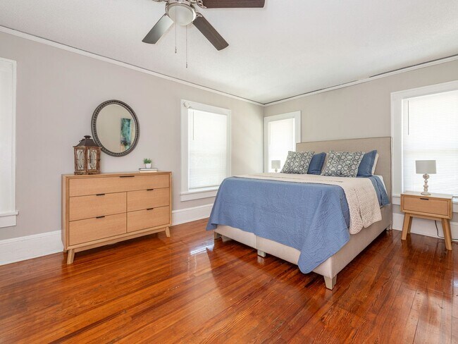Building Photo - Lovely Two Story, 3 Bedrooms, 2 Bath Home