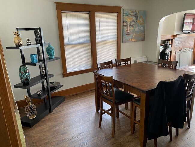 Building Photo - Beautiful 5 Bedroom/2.5 Bathroom Home in Popular Field Club Area