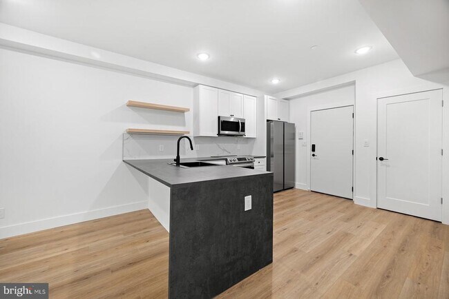 Primary Photo - 3216 W Diamond St