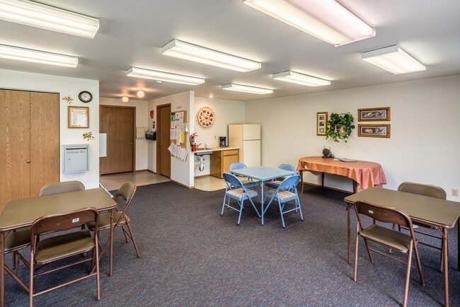 Building Photo - 7032 W Heritage St