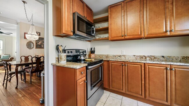 Building Photo - 14 Sanchez Ave