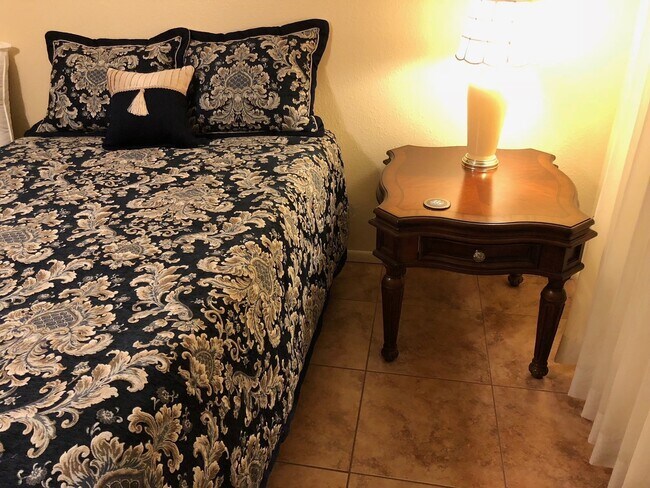 Building Photo - Lovely Home Steps Away From All the Amenities in Leisure World, in 45+ Active Adult Community Ava...