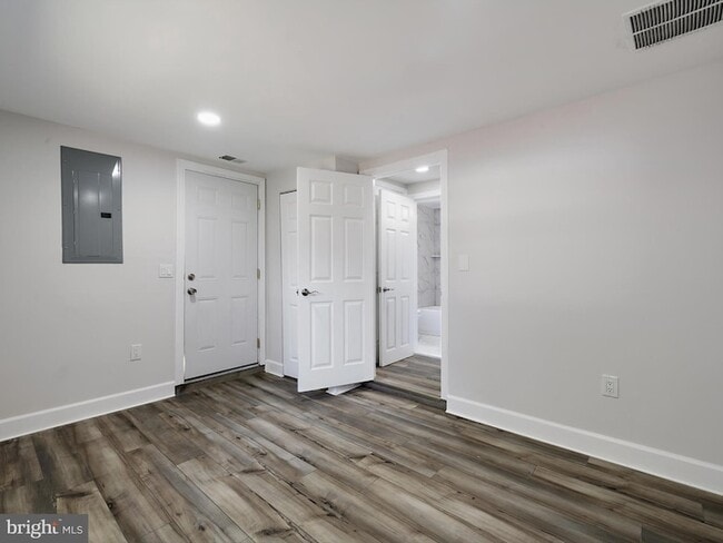 Building Photo - 4502 Elmwood Rd