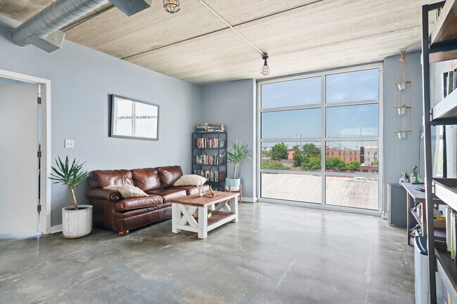 Building Photo - 545 Berrien St