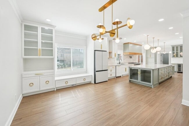 Building Photo - 1600 Spring Arbor Ct
