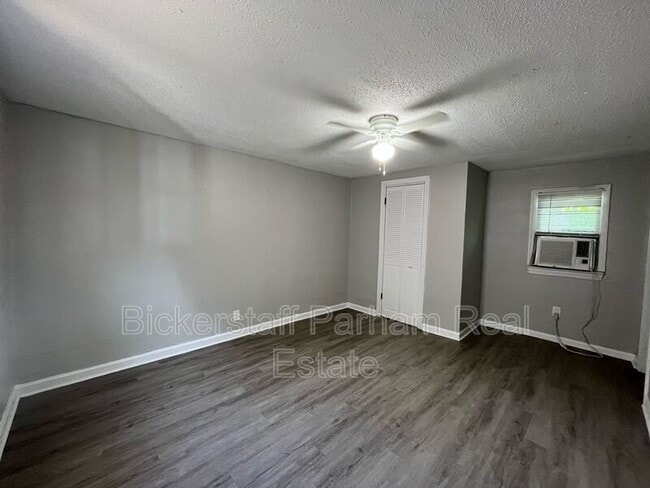 Building Photo - 826 Winston Rd