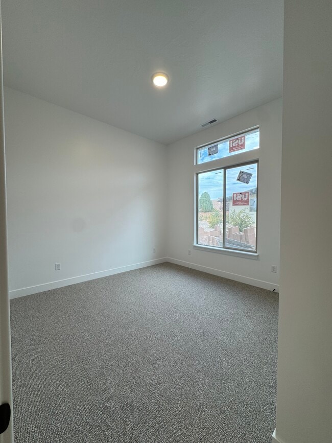 Building Photo - 1593 E Dihedral Dr