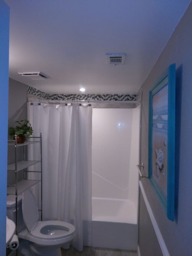 Building Photo - $500 discount on the first month's rent for qualified tenants Quality Waterfront Gated Community ...