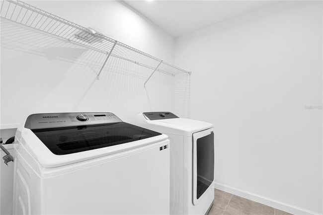 Building Photo - 1100 Lakeshore Breeze Pl
