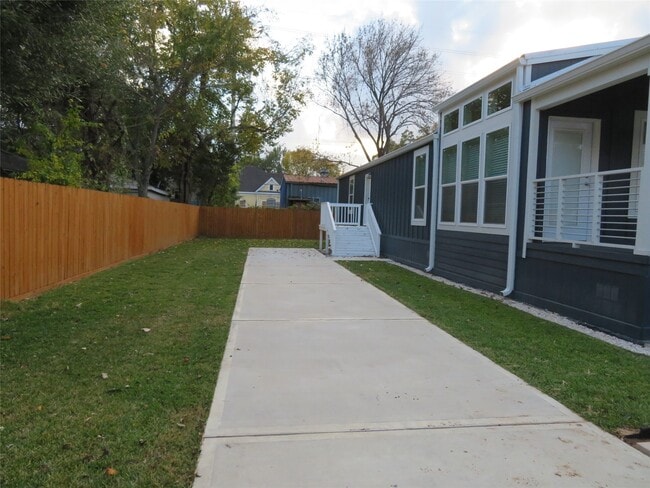 Building Photo - 2712 Bering St